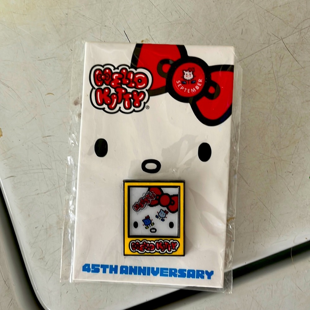 Hello kitty 45th animal pin